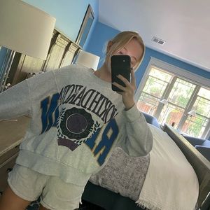 URBAN OUTFITTERS SWEATSHIRT